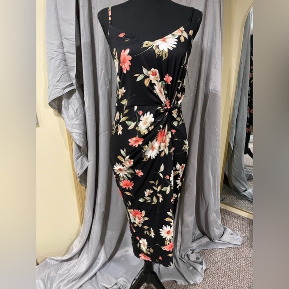nine britton Dresses & Skirts - Nine Britton Black Floral Midi Dress